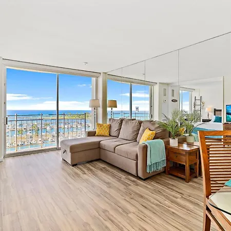 Stunning 1Br Ocean View Condo At Ilikai Marina